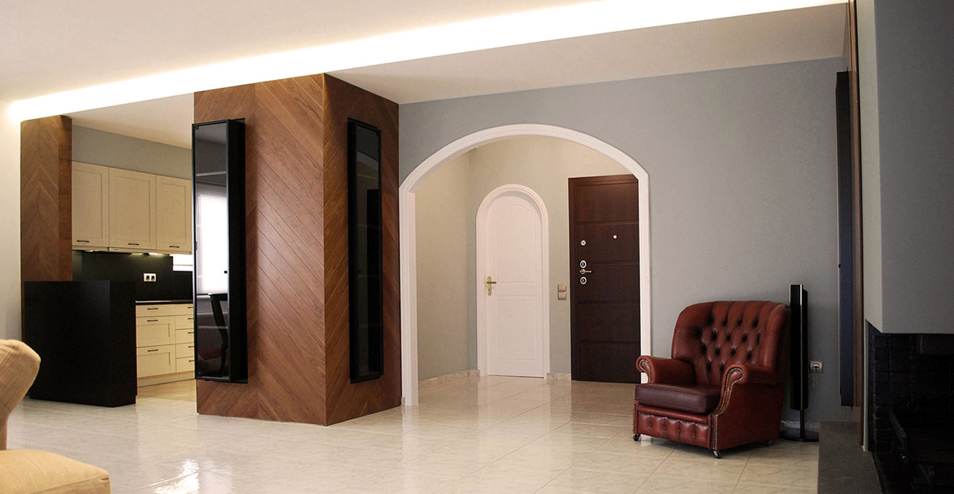 The original Chesterfield armchair matches with the elegant cherry wood structures.