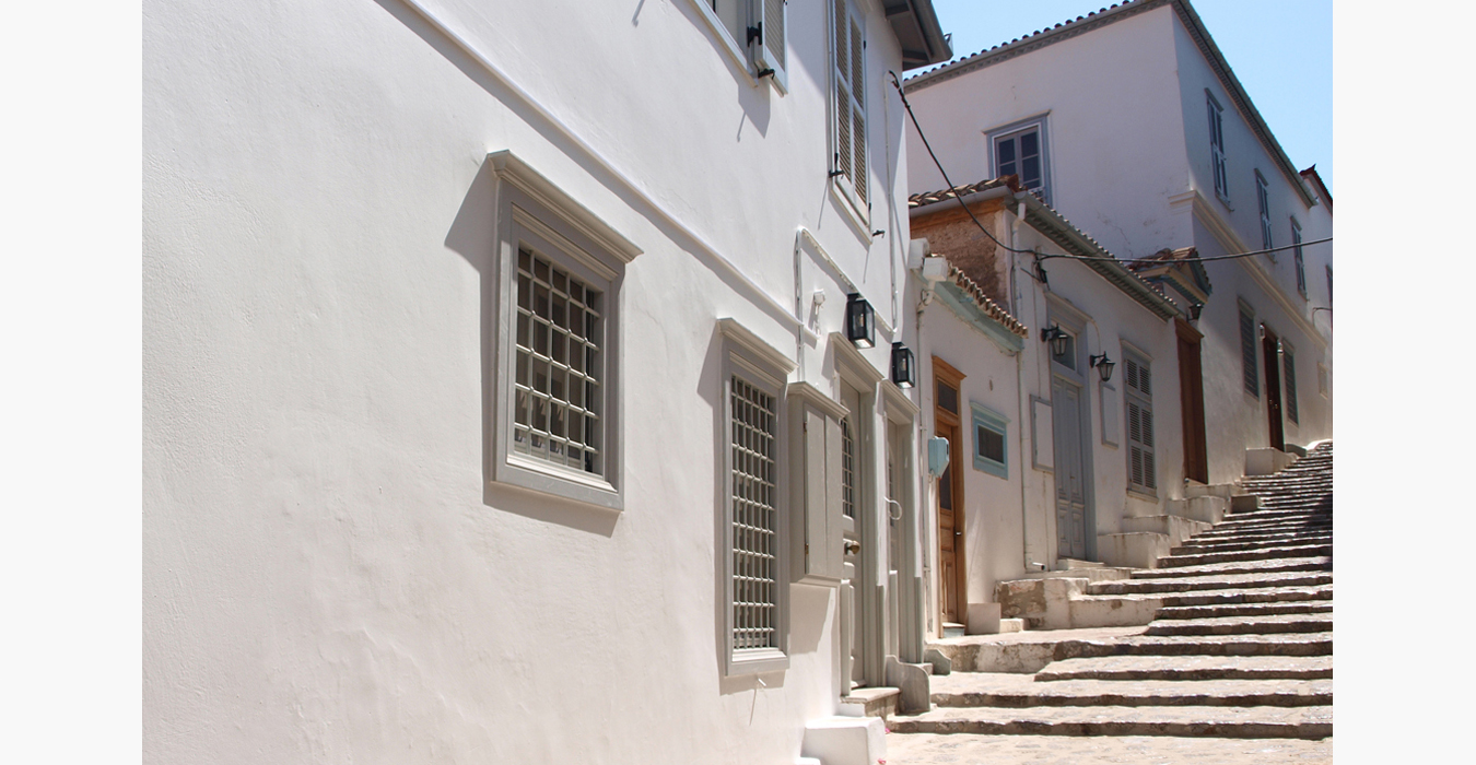 Paved alleys of Hydra.