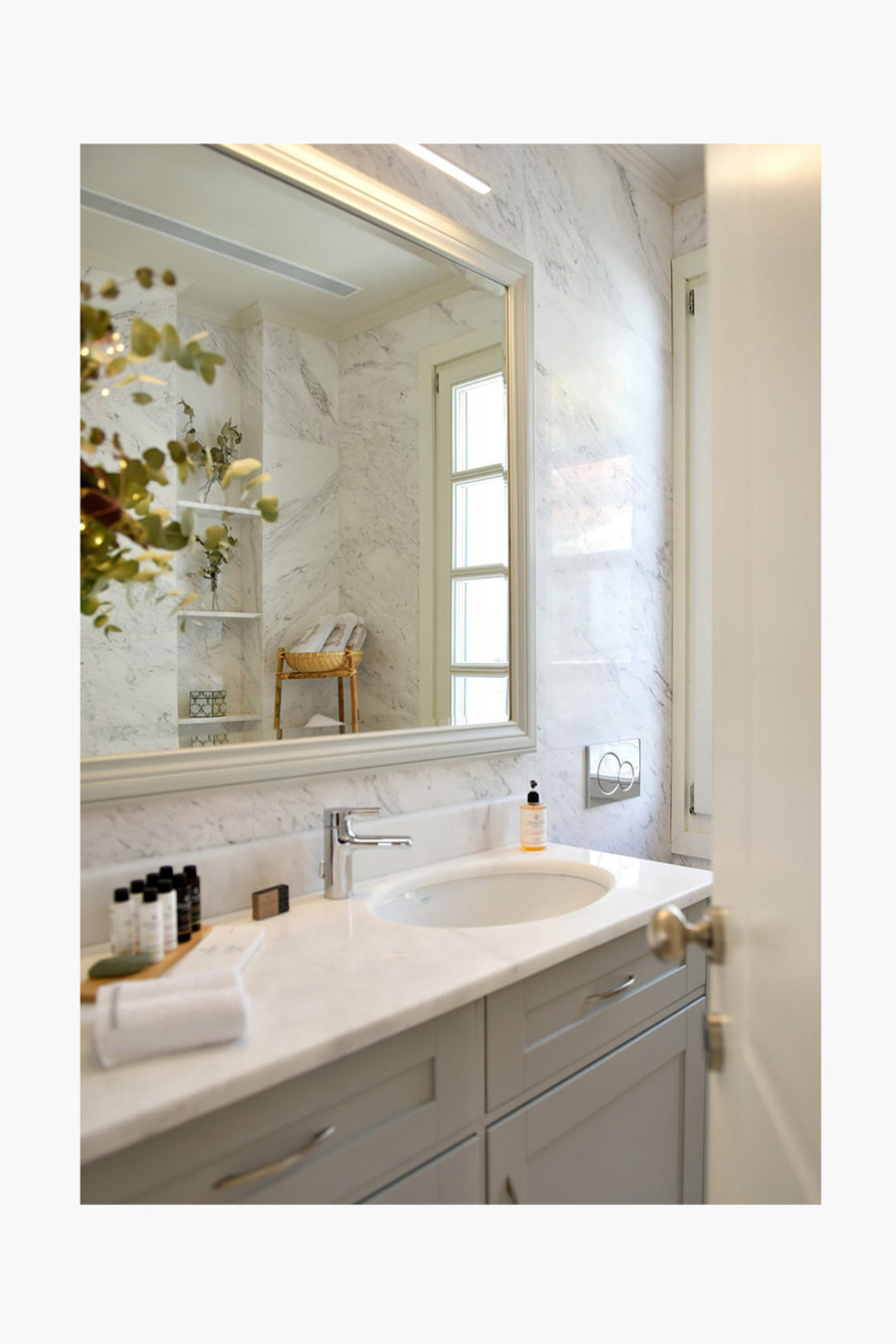 Bathroom interior design of a vacation house in Hydra.