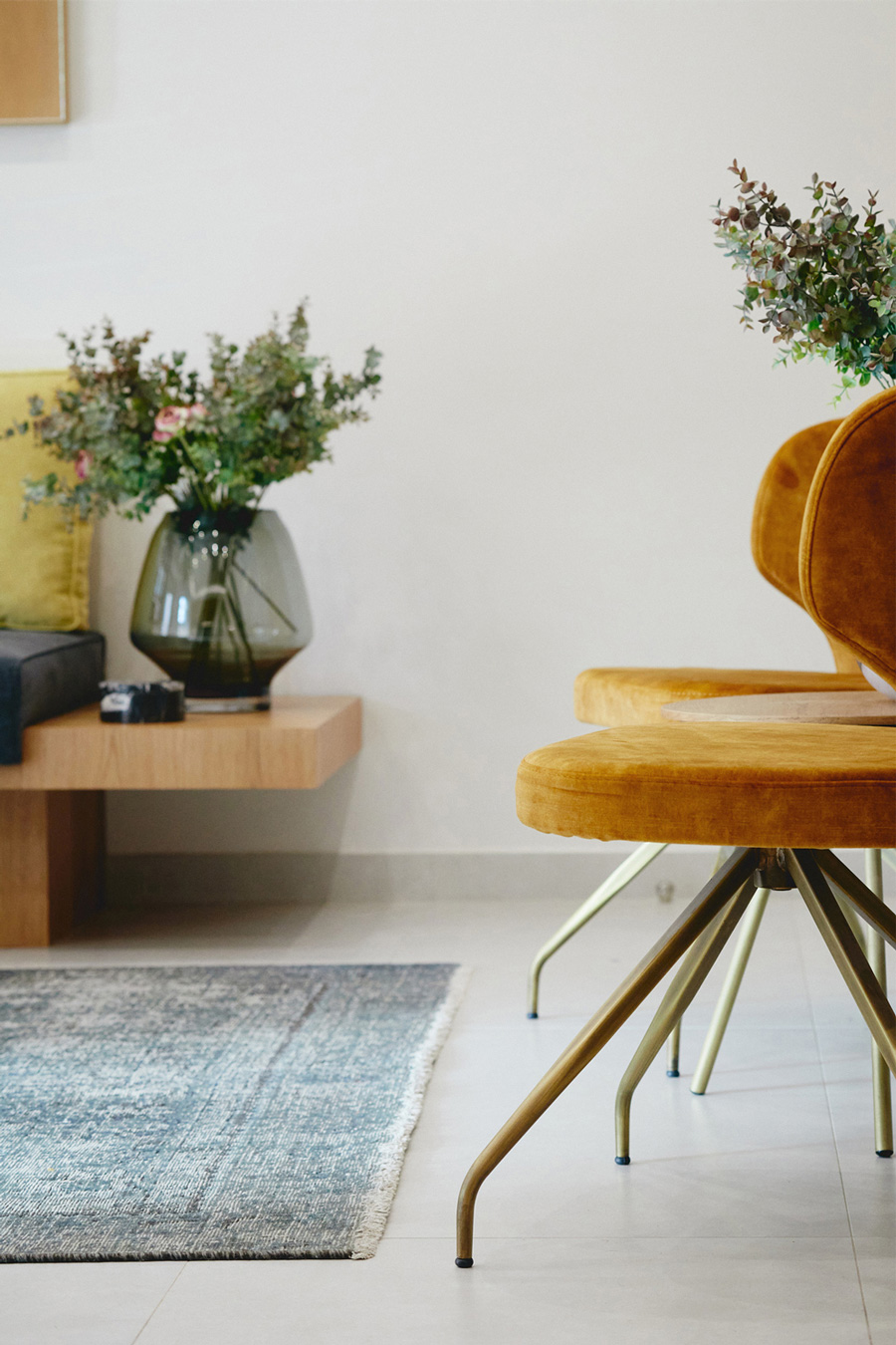 Furniture details in the waiting area of the nutritionist office
