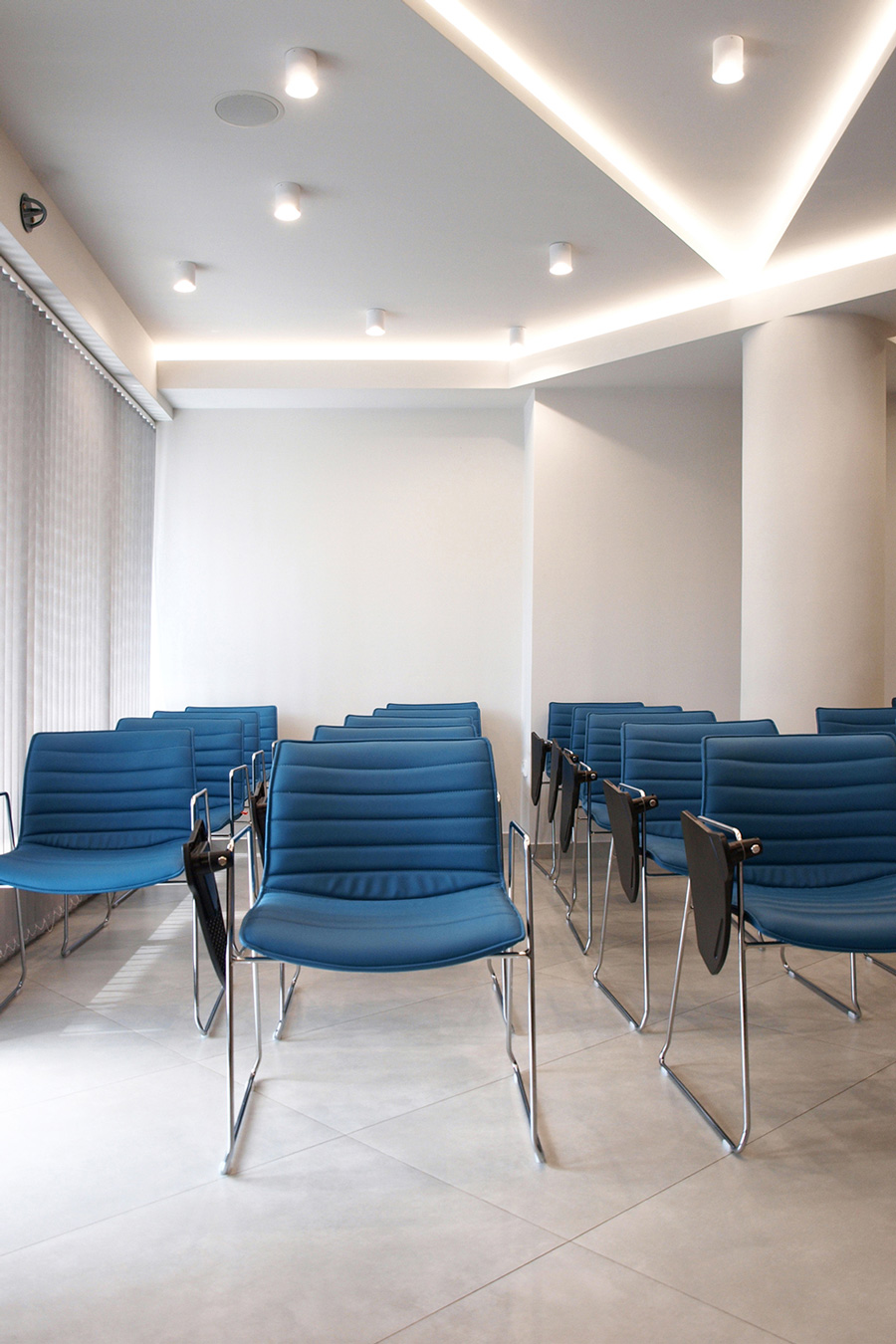 Statement ceiling in the educational hall