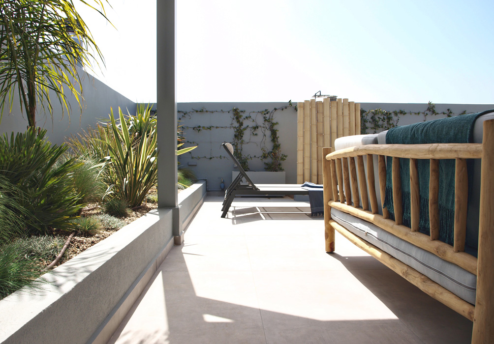 Minimal terrace design.