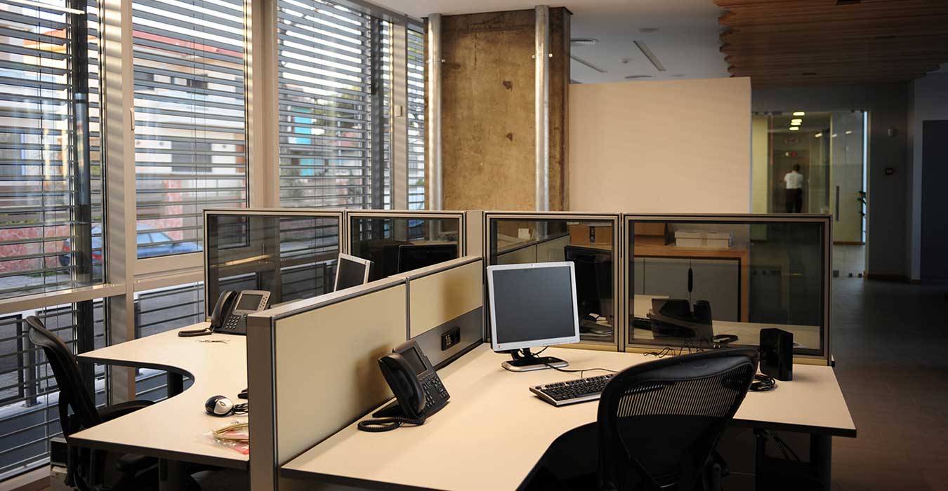 Unfinished cement columns, large glass openings with external metal blinds and custom-made wood ceiling are the key elements of design