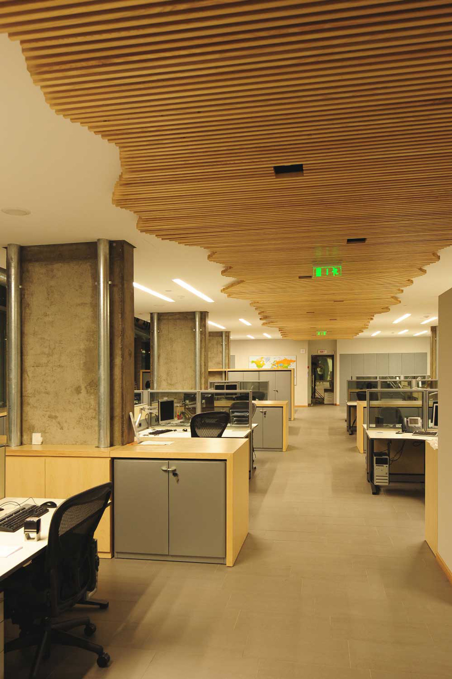 The wall to wall mirror doubles the new interior architecture The wooden ceiling structure highlights the main design axis in space