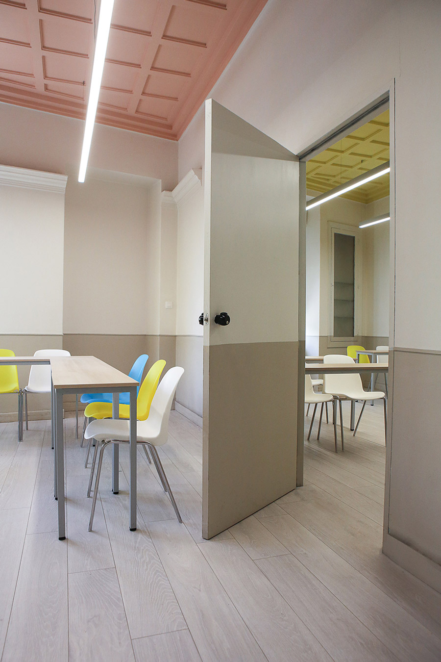 All classrooms have a grey zone at the bottom part of the walls and vivid colour paint in the ceilings